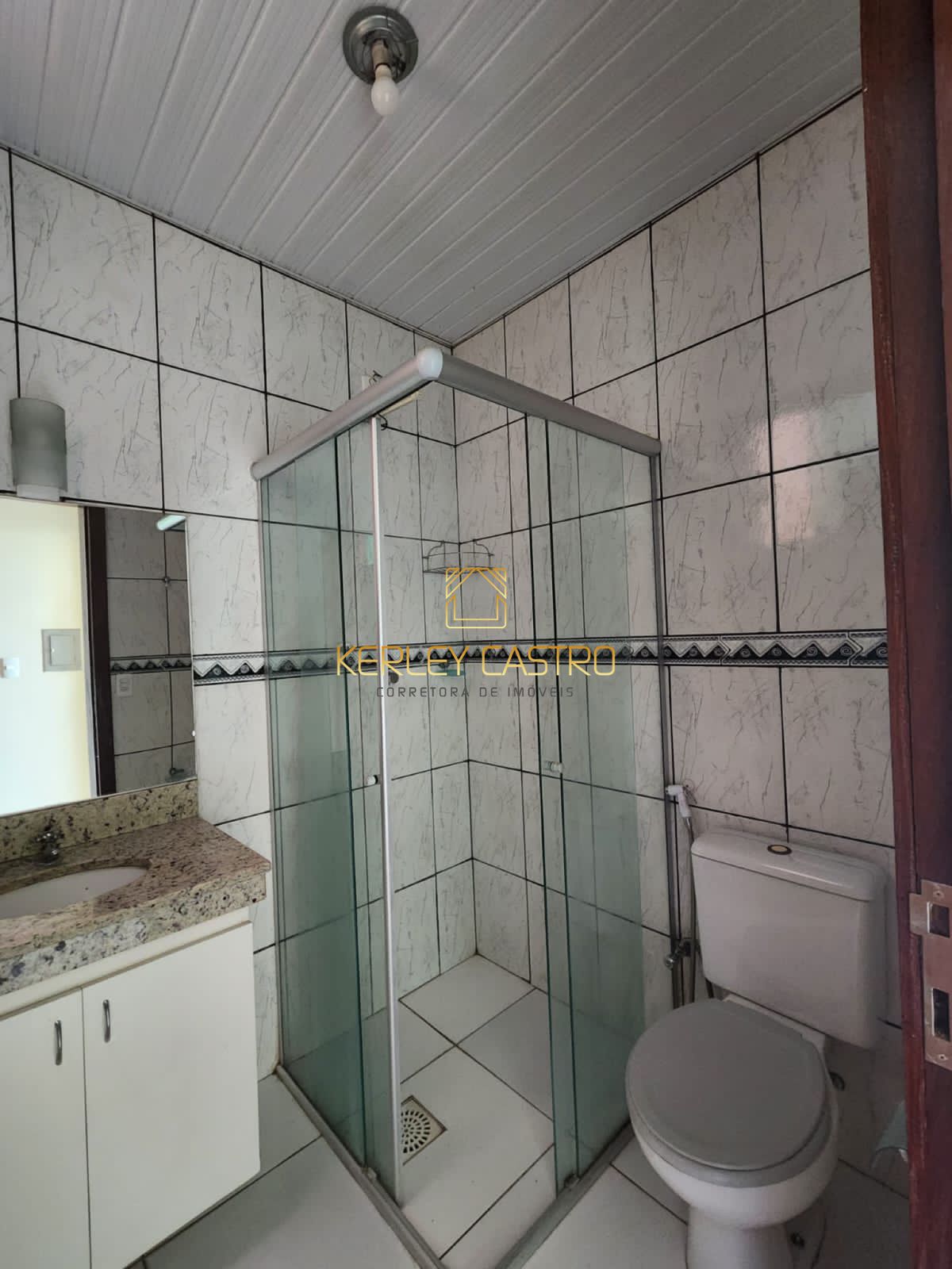VENDO APARTAMENTO COM ÁREA PRIVATIVA NO CARMO